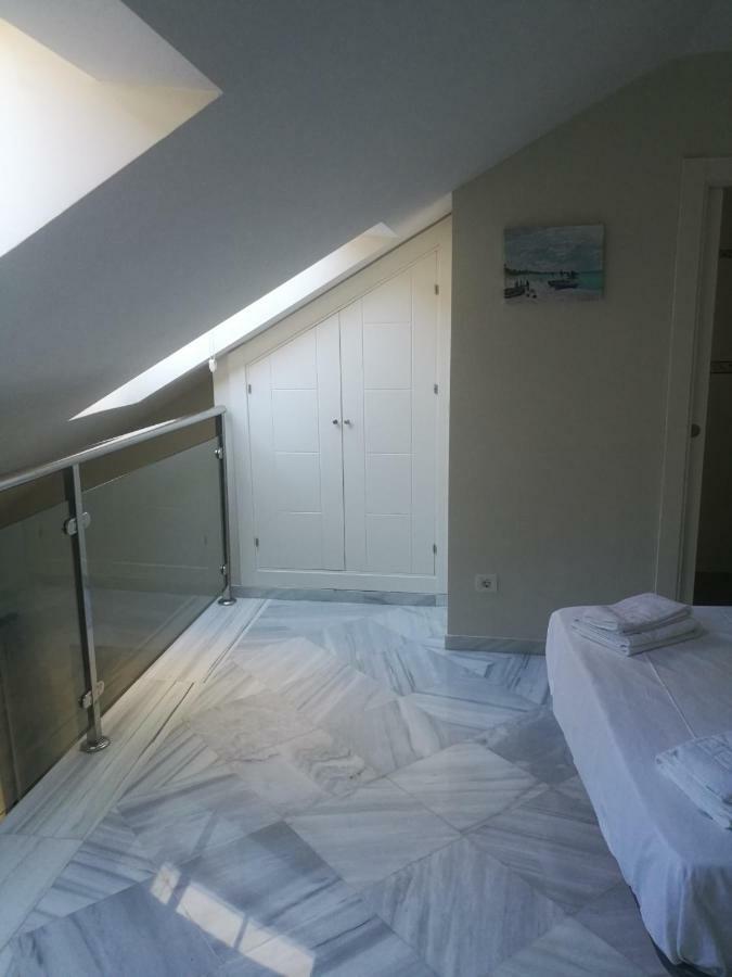 Apartamentos Edificio Vicente マラガ エクステリア 写真